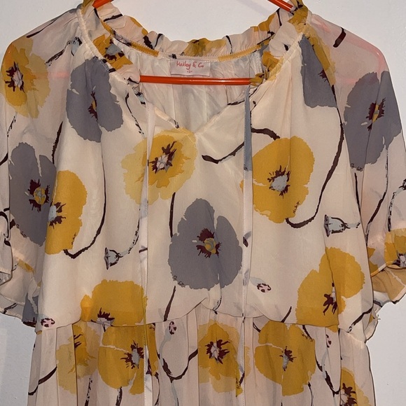 🌹HAILEY & CO BLOOMING FLORAL BLOUSE - Picture 5 of 10